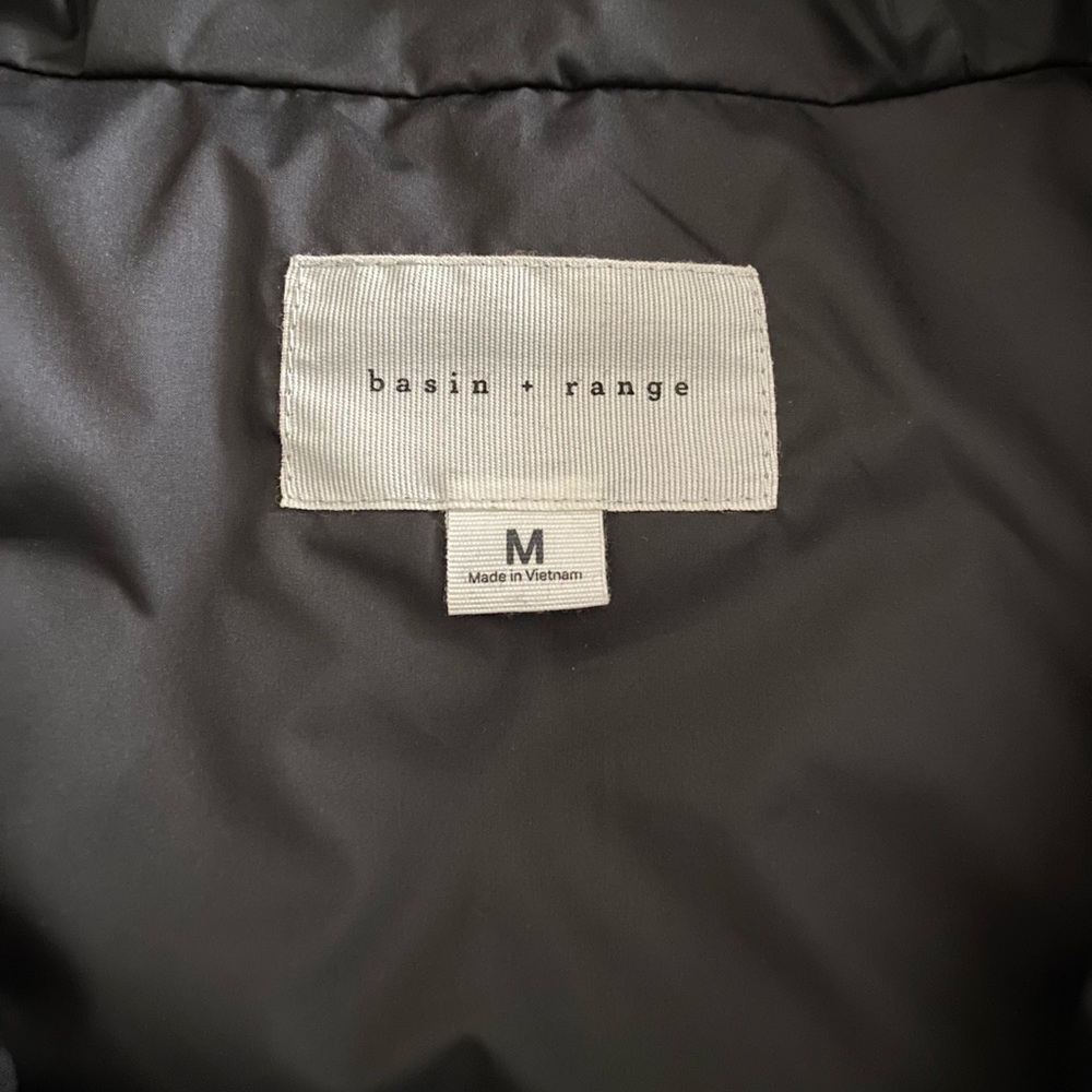 BASIN + RANGE Cropped Puffer Jacket - Picture 3 of 4